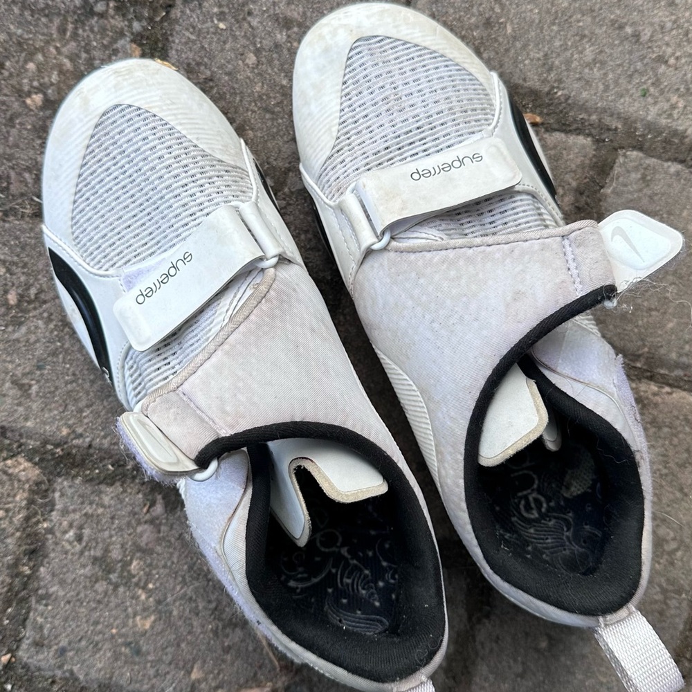 Nike spin shoes with clips